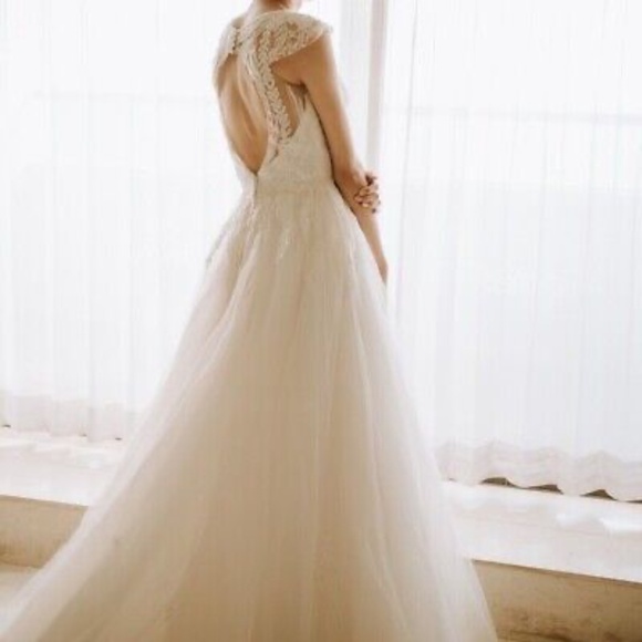 Brand New | Never Worn | OLEG CASSINI Plunging Open Back Tulle Wedding Dress - Picture 3 of 7